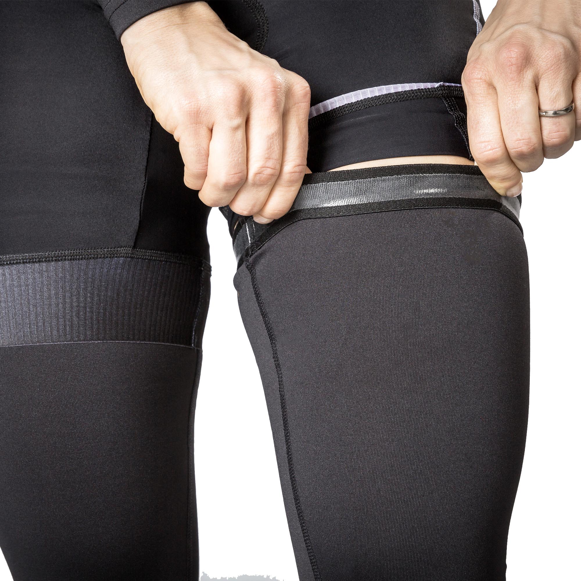 Back on Track P4G leg sleeve with Iontex®, supports circulation, reduces stiffness, and stays secure with silicone grip