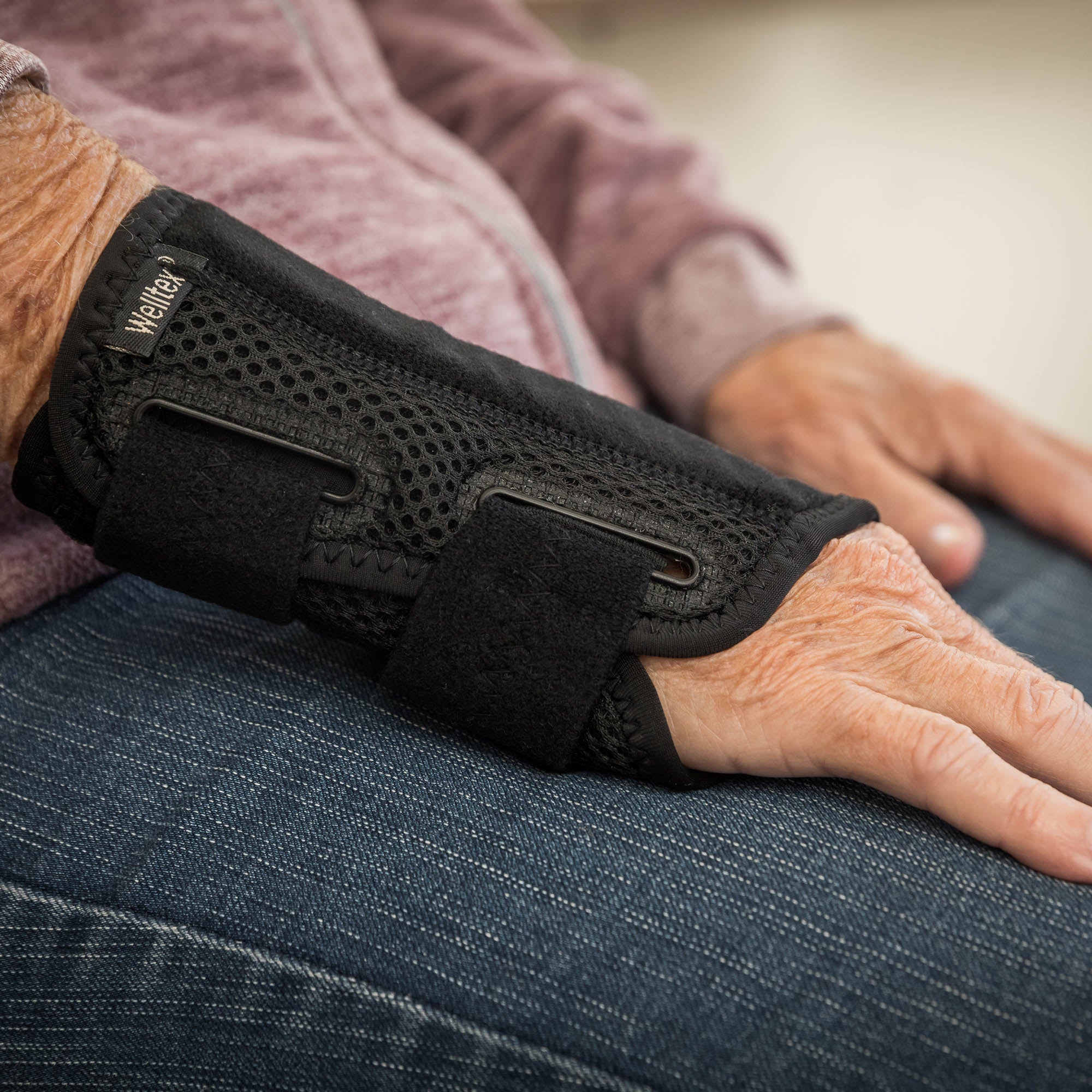 Back on Track Carpus Wrist Brace for targeted wrist support, pain relief, and improved joint stability