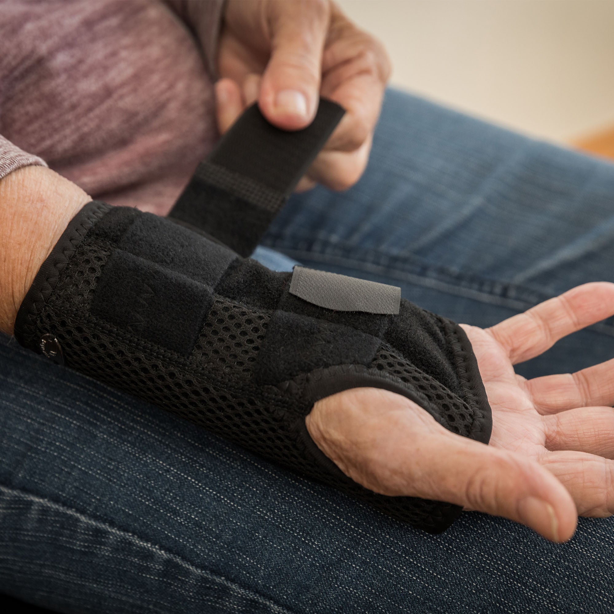 Back on Track Carpus Wrist Brace for targeted wrist support, pain relief, and improved joint stability