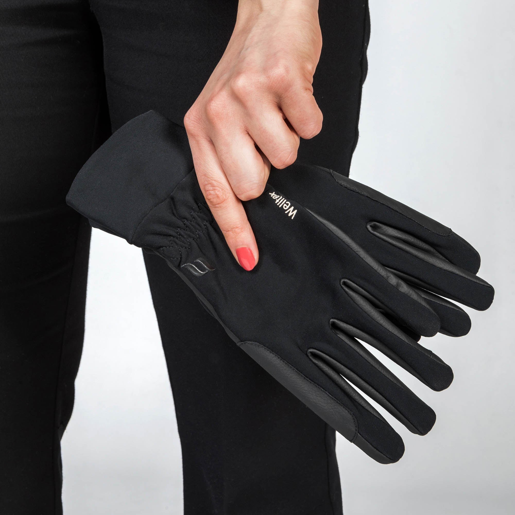 Outback Quick Grip Glove Lifestyle