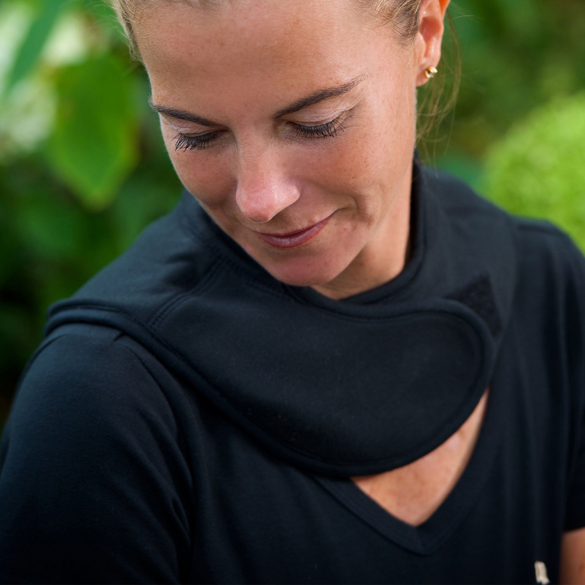 Back on Track neck cover for people with Welltex® fabric, provides soothing warmth and therapeutic support