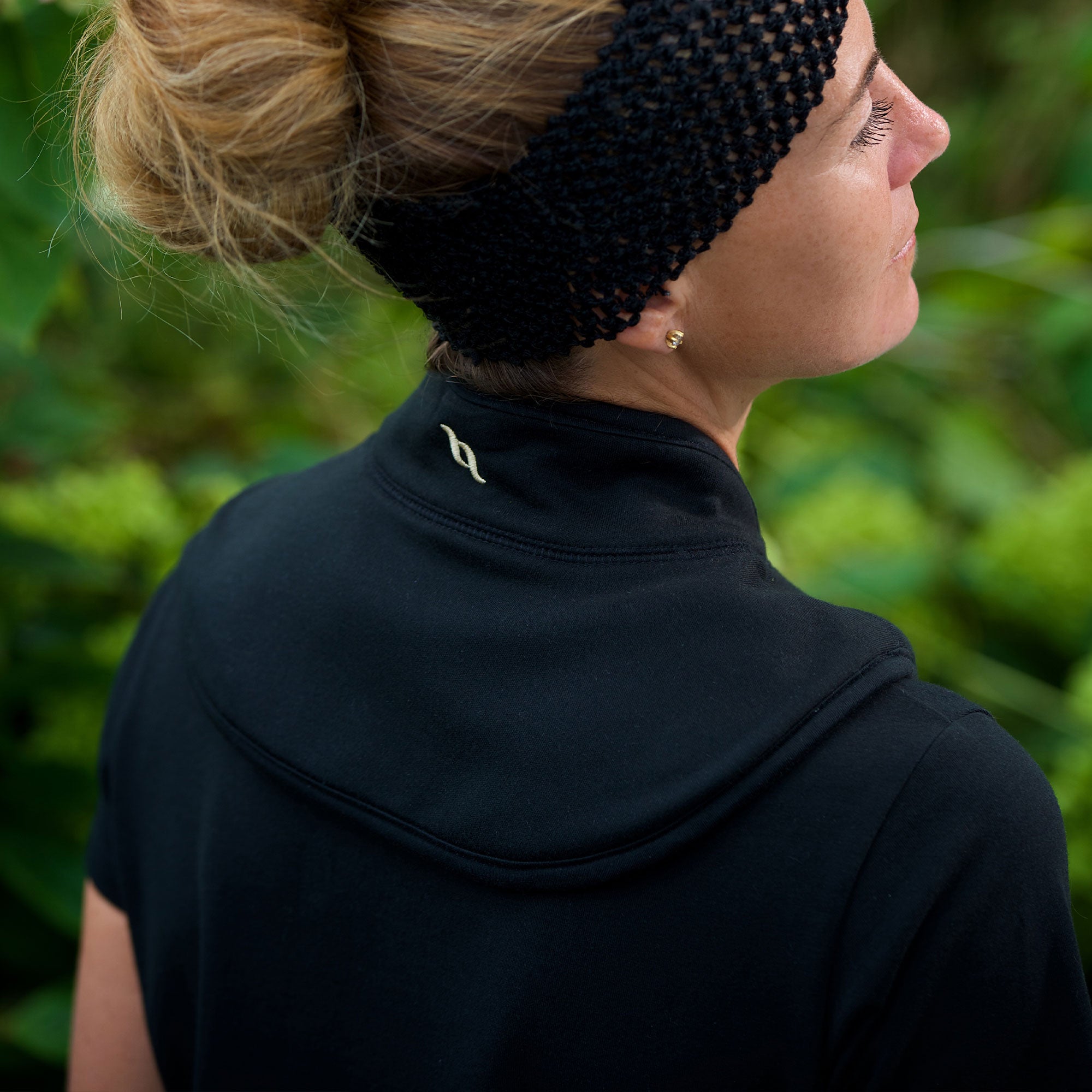 Back on Track neck cover for people with Welltex® fabric, provides soothing warmth and therapeutic support