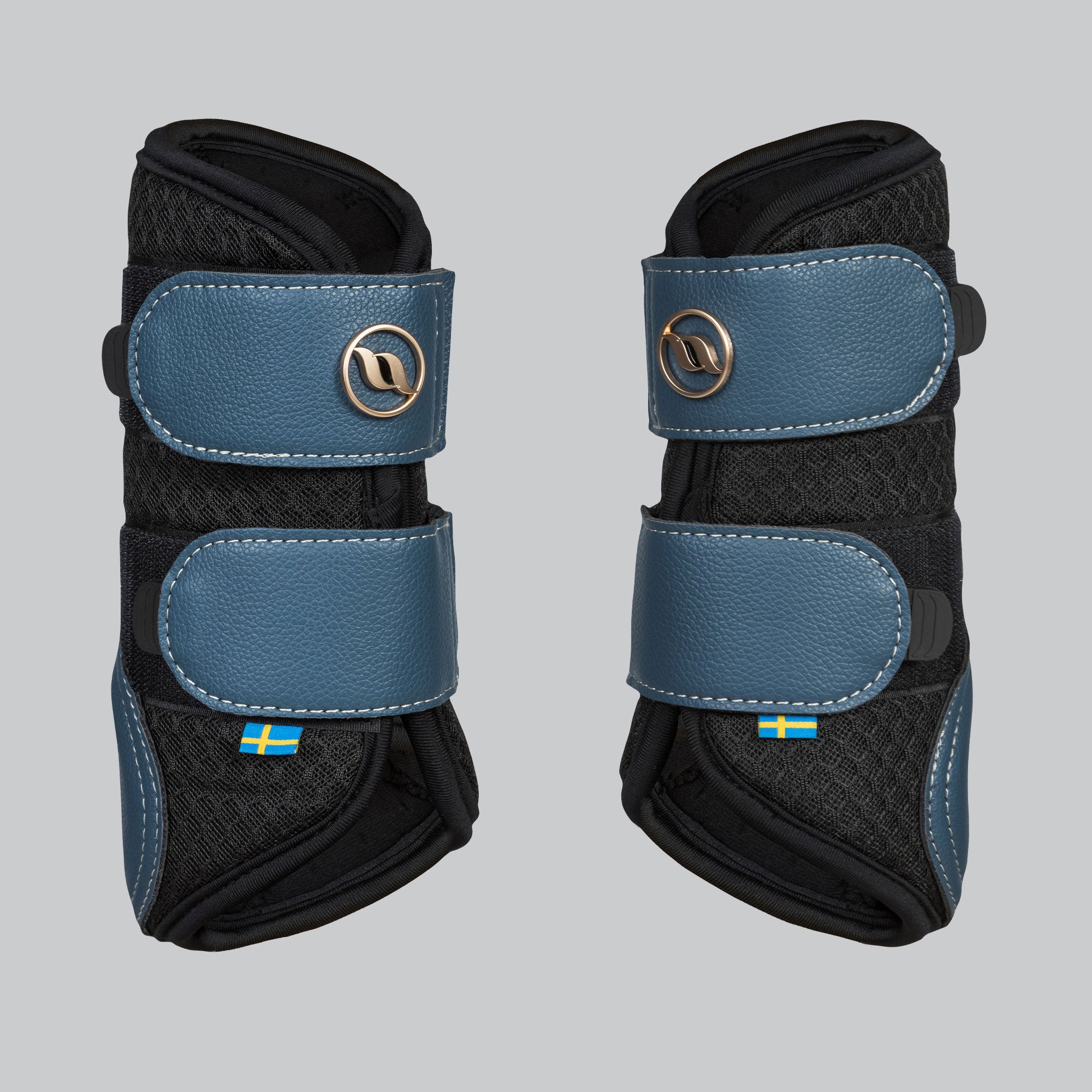 Back on Track Deep Nights Brush Boots for horses, offering leg protection, elegant design, and therapeutic support