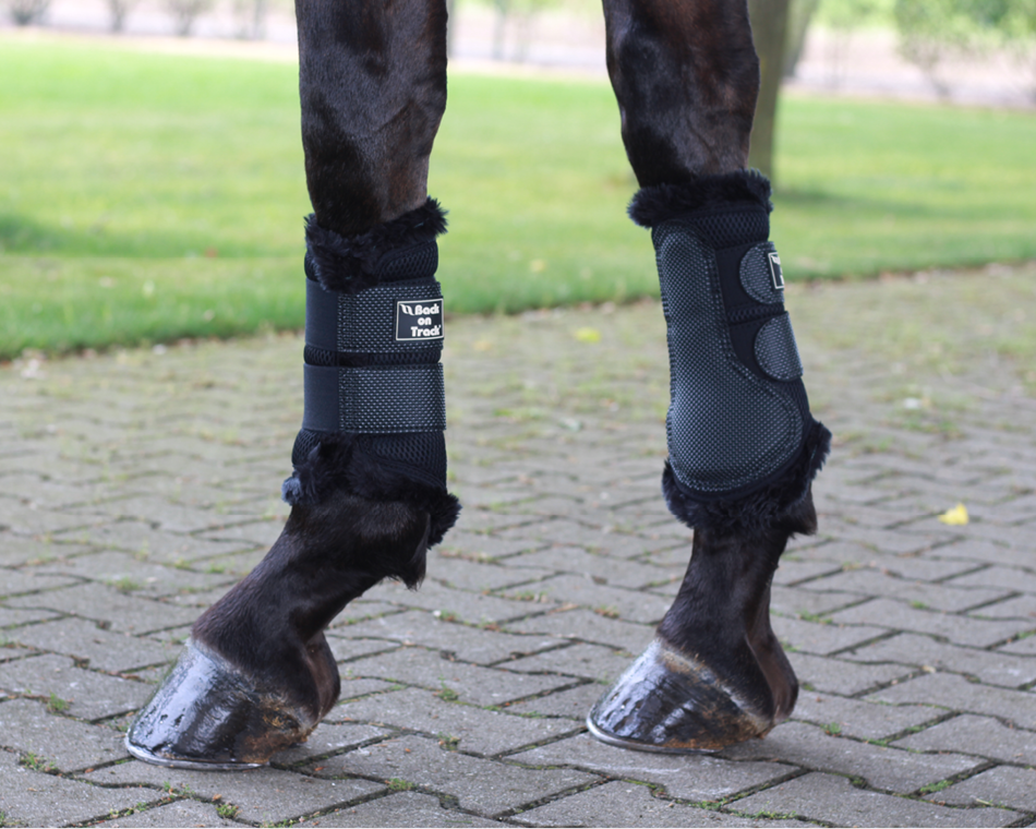 Back on Track 3D-mesh splint boots with faux fur, protect horse legs with breathable, cushioned support