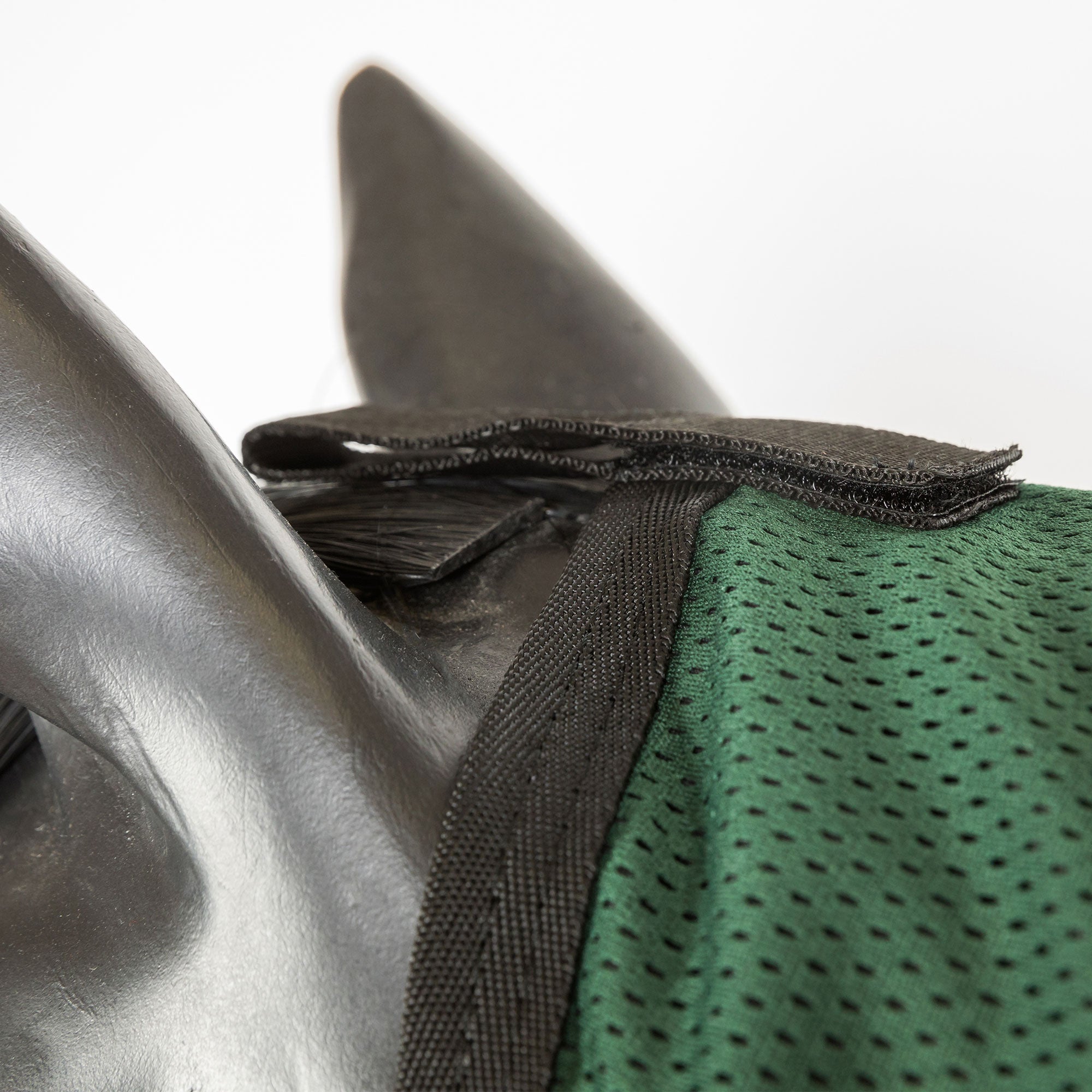 Back on Track Royal Mesh Neck Cover Deluxe for horses, offering breathable protection and therapeutic support