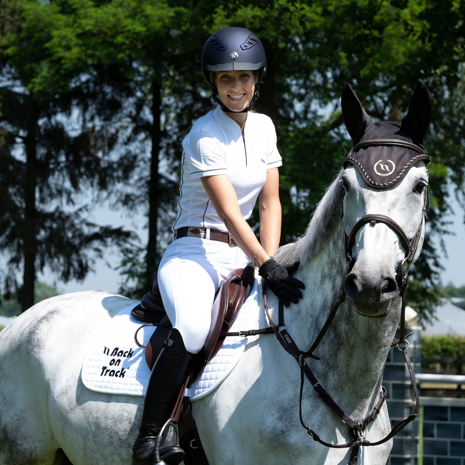 Taye Horse Bonnet with breathable mesh, elastic ears, and Welltex® for comfort, circulation, and elegant style