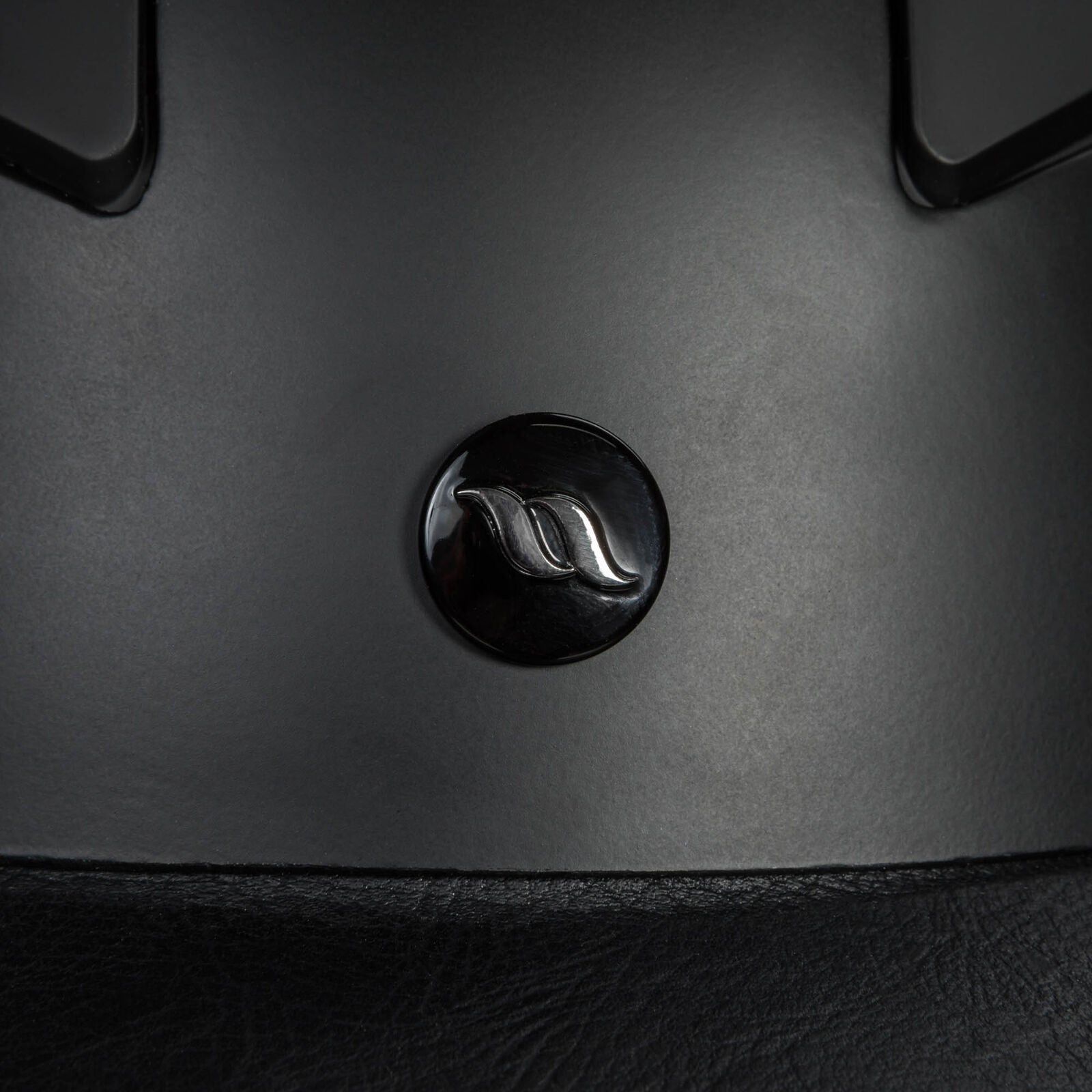 Back on Track NEOZ EQ3 helmet with MIPS safety system, sleek design, and ventilation for rider comfort and protection