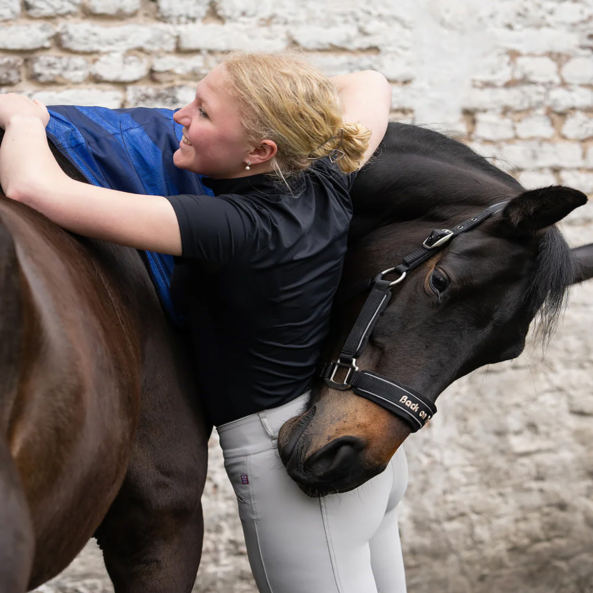 Back on Track Cool on Track Towel, versatile cooling towel for people, pets, and horses, ideal for heat relief and comfort
