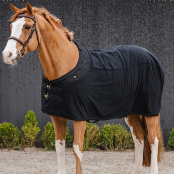 Back on Track Deep Nights fleece cooler with moisture-wicking fabric, elegant design, and infrared technology