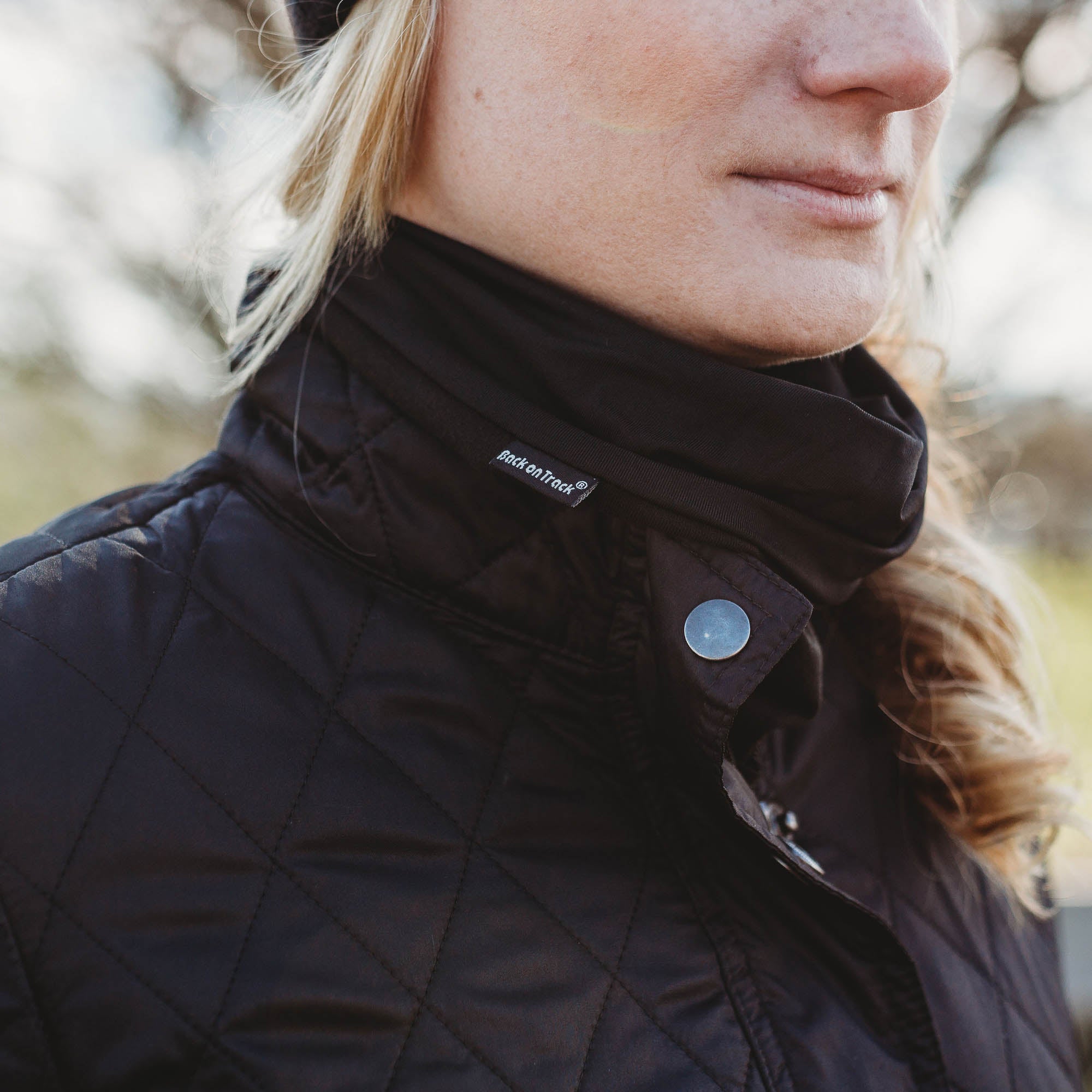 Back on Track Performance Scarf – soft, breathable, and supportive for warmth, comfort, and recovery