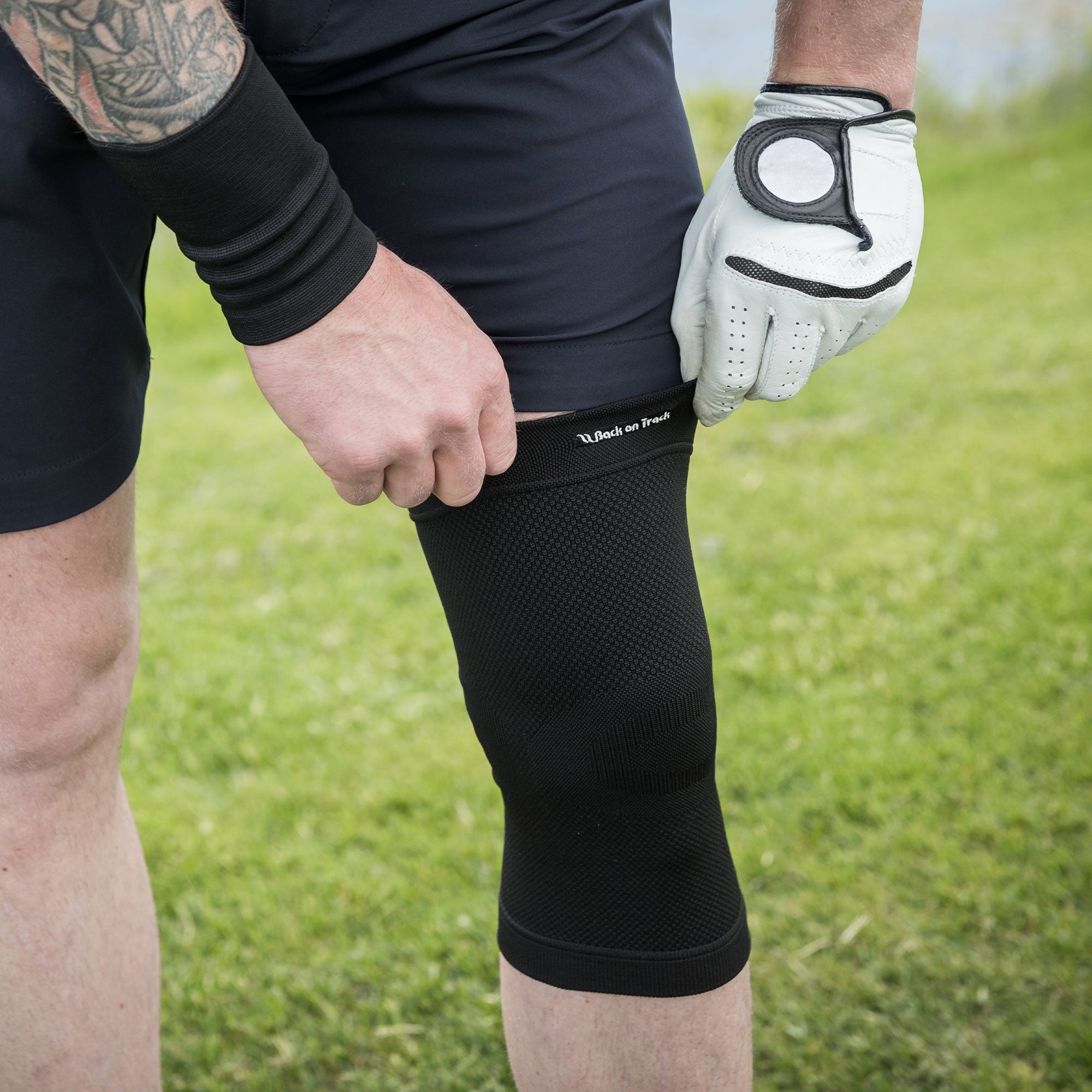 Back on Track physio knee support with 4-way stretch and Welltex® for flexible fit, joint support, and recovery