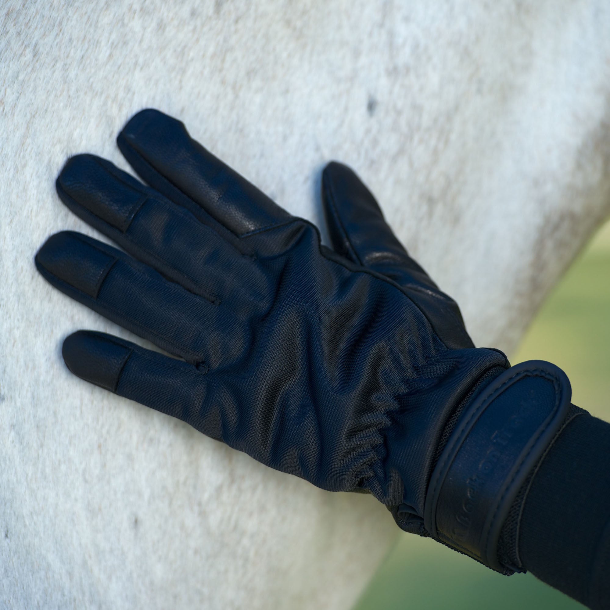 Back on Track arthritis gloves with Welltex® fabric for soothing warmth, pain relief, and improved hand mobility